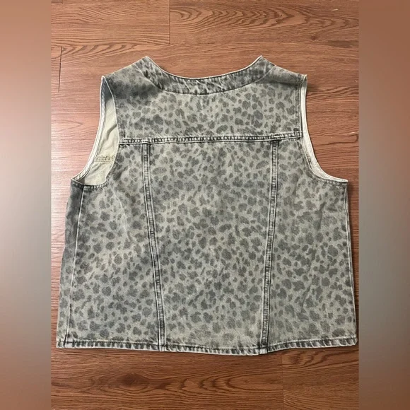 Leopard Print Denim Vest - Picture 3 of 3